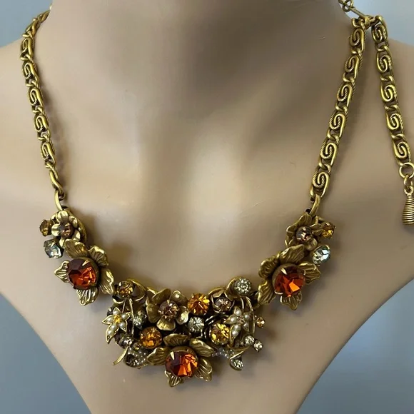 VINTAGE VENDOME AMBER RHINESTONE FLOWER NECKLACE. - Picture 3 of 6